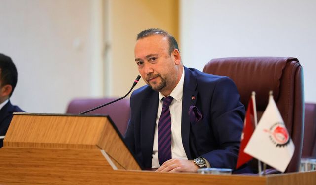 Özkan Yalım, 2 yılı doldurmadan Uşak Belediye Başkanlığı görevinden alındı