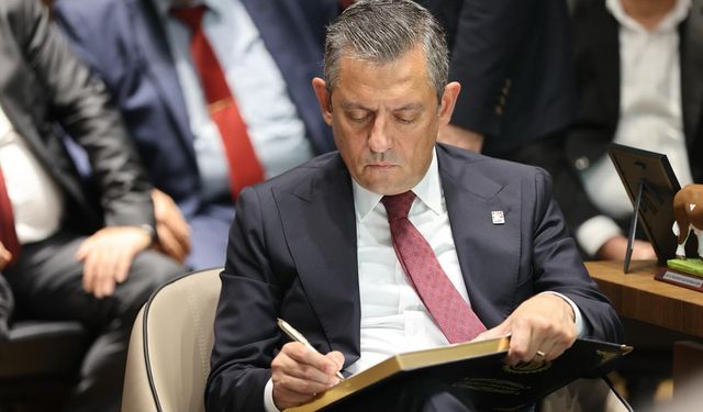 Özgür Özel, yeniden CHP'nin Genel Başkanı seçildi