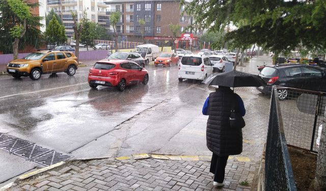 Gök gürültülü sağanak yağış, 4 Nisan 2025'te; Uşak, Denizli, Afyon ve Aydın'da etkili olmaya devam edecek!