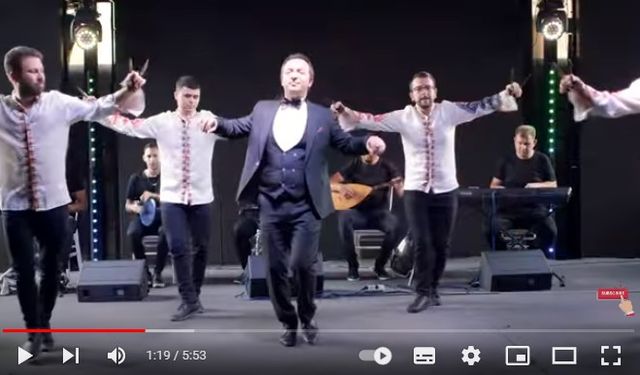 Uşaklı müzisyen ve müzik öğretmeni Himmet Çiçek'in yeni şarkısı yaza damga vuracak! İşte Mobil Aşklar!