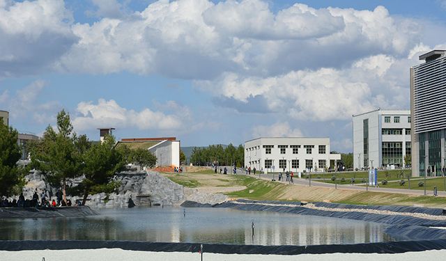 Uşak Üniversitesi, Zafer'de birinci, İzmir, Aydın, Denizli ve Muğla'nın da olduğu klasmanda ikinci oldu!