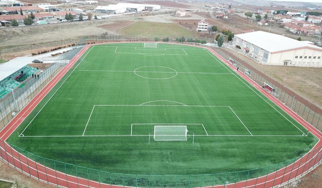 Eşme Stadyumu tamamlandı ve ilk maçta Eşmespor 4-0 galip geldi