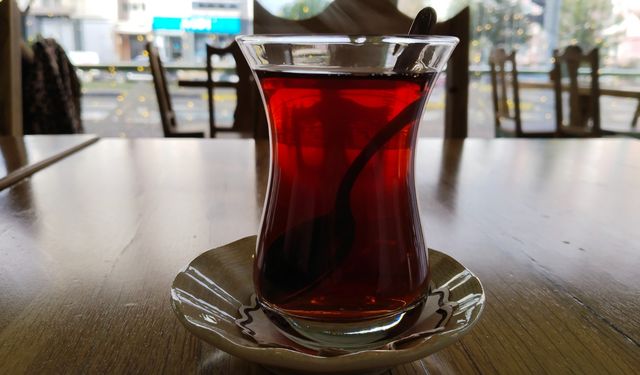 Uşak'ta 2 mekanın birinde 35 ve diğerinde 55 TL'ye çay!