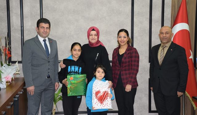 Uşak'ta İstiklal Marşını en iyi okuyan öğrenciler Sivaslı'dan çıktı