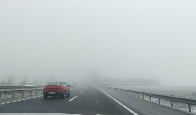 Uşak'tan Afyon ve Kütahya'ya gidiş istikametindeki Dumlupınar rampasında tıkanan yol tekrar açıldı