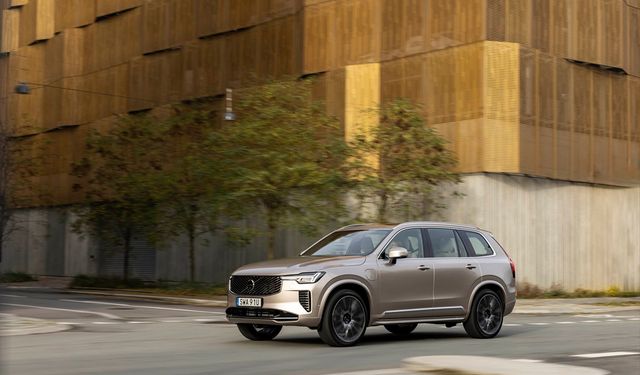 Volvo CX90 2025 hiybrid modelinin fiyatları ne kadar?
