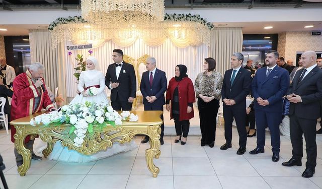 Sivaslı Kaymakamı Ayeşgül Efe, komiser Alper Tunç'la dünya evine girdi