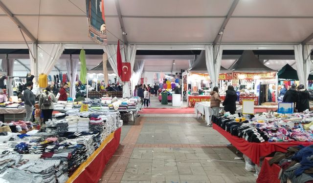Uşak'taki Ata Park'a Sosyete Pazarı gibi bir pazaryeri kuruldu!