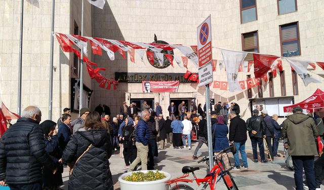 Uşak, Kütahya, Afyonkarahisar, Denizli ve Türkiye'nin tüm illerinde Ekrem İmamoğlu için seçim yapılıyor
