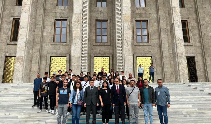 Recep Dinç Ortaokulu, Uşak Milletvekili İsmail Güneş ve Fahrettin Tuğrul'u ziyaret etti