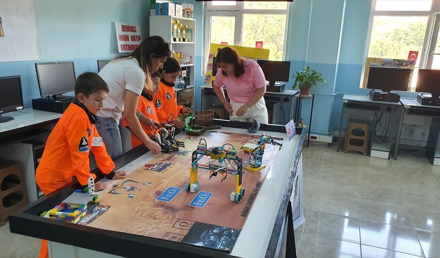 Demirci'nin Minik Akıncılar Takımı, dünya şampiyonu olmak için çabalıyor
