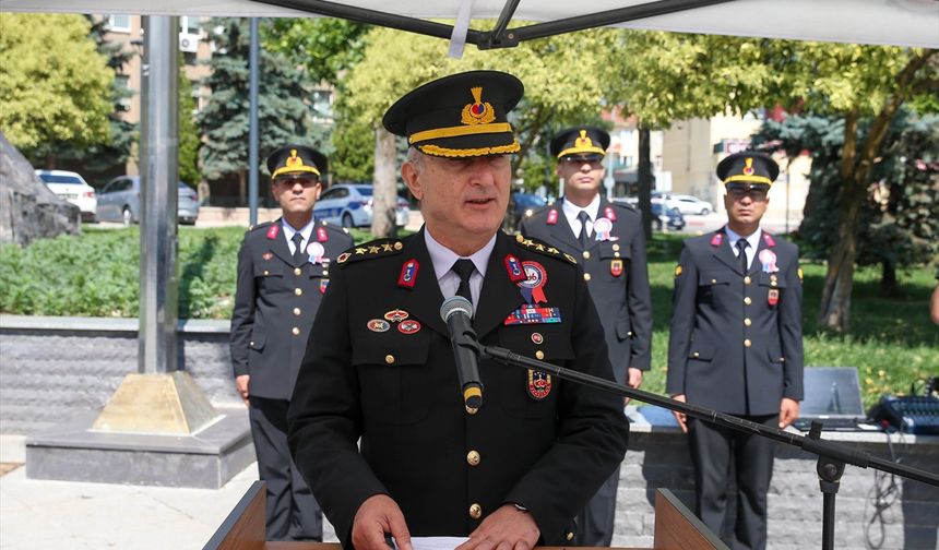 Uşak İl Jandarma Komutanı K. Albay Semiz, silah arkadaşlığı ve birlik ruhuna değindi
