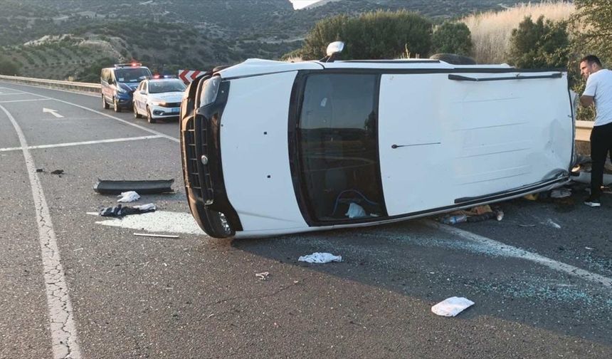 Uşak ve İzmir karayolunda hafif ticari araç devrildi, Ferdiye Korkmaz kurtarılamadı