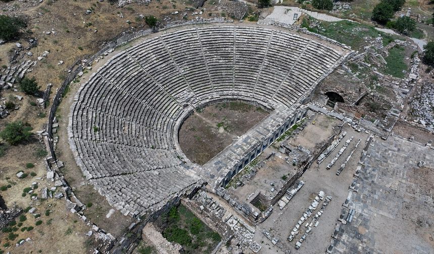 Karacasu 2500 yıllık Afrodit'e adanan antik kentte gece müzeciliği başlıyor