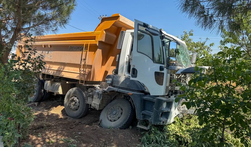 Uşak ve Ulubey yolundaki feci kazada baba ve kızı hayatını kaybetti