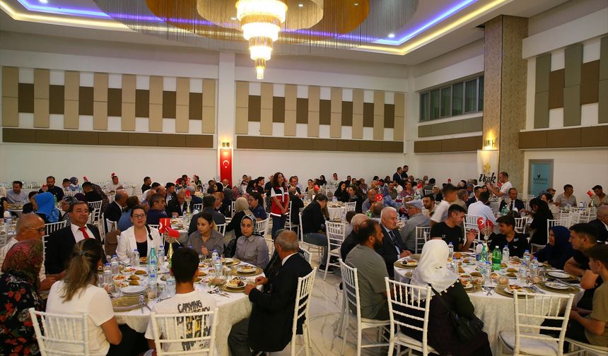 Uşak'ta Atatürk fotoğrafı krizi! Ali Karaoba salonu terk etti