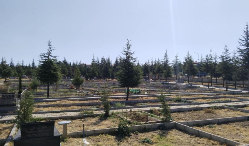 Uşak Belediyesi, Atatürk Anıtı önünden mezarlıklara bedava servis kaldıracak!