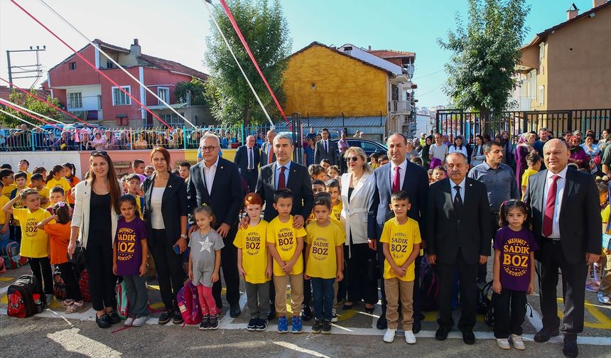 Uşak'ta 65 bin öğrenci okula başladı! En büyük kaygı suların akıp akmayacağı
