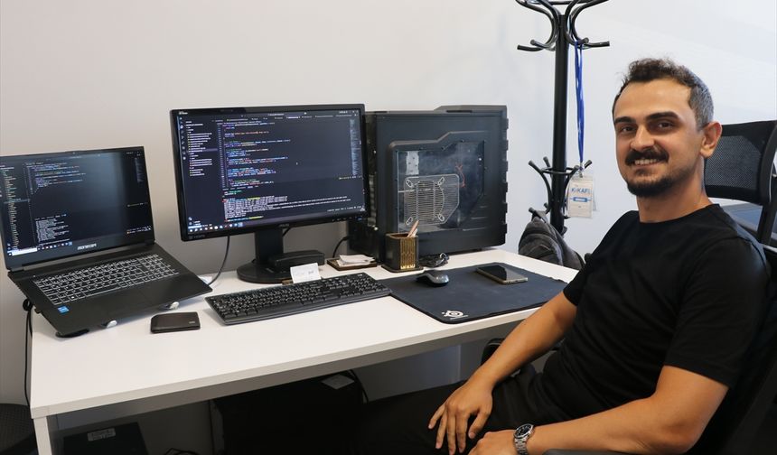 Kütahya Tekno Kent'te çalışan Mustafa Demiray, kripto ve borsa robotu geliştirdi
