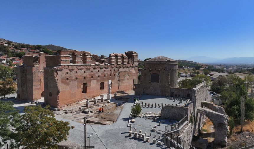 Kızıl Avlu, bir süre ziyarete kanacak! Pergamon'da restorasyon var!