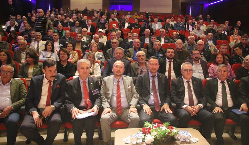 Uşak'ın Eşme Belediye Başkanı Yılmaz Tozan, o konuyu Özgür Özel'e şikayet etti