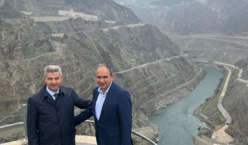 Uşak'ın eski Valisi Turan Ergün'ü ziyaret etti