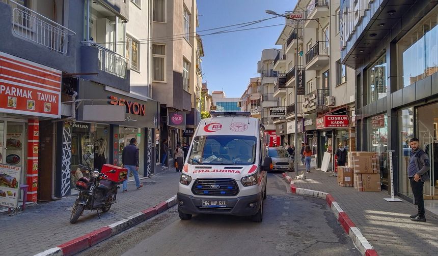 Döğmecilik yapan vatandaş Uşak Hakkı Yağcı Caddesi'ndeki evinde ölü bulundu