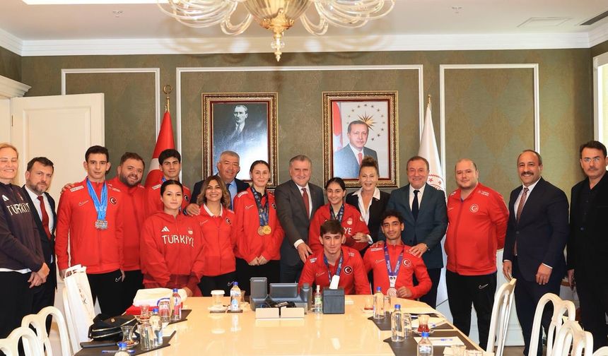 Uşaklı dünya çapındaki sporcu, Gençlik ve Spor Bakanıyla buluştu