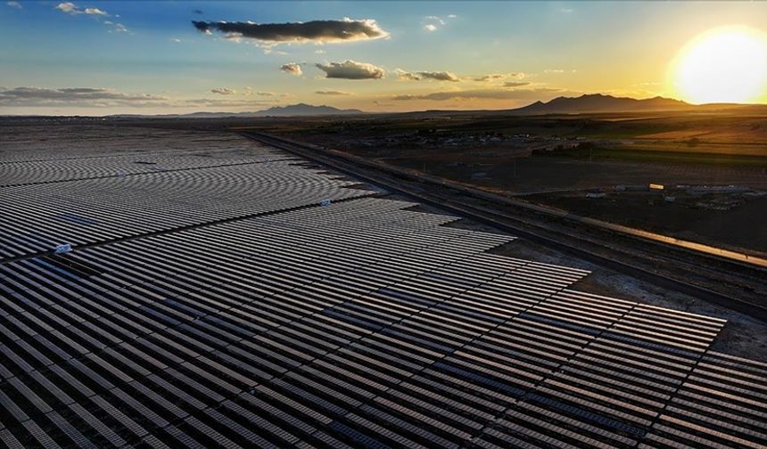 Karapınar'da 500 megavatlık yeni GES'te çalışmalar başladı