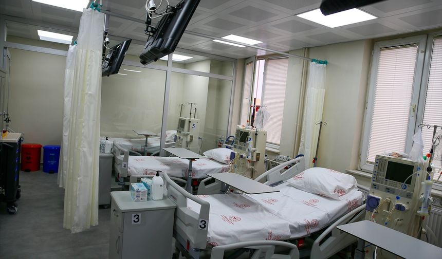 Uşak'ın Karahallı ilçesindeki diyaliz ünitesini,  Özkan ve Semra Atak çifti yaptırdı