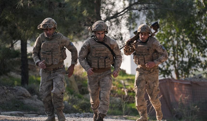 İzmir Foça, Jandarma Özel Harekat birliklerinin Savaşçı Yarışması'na sahne oluyor