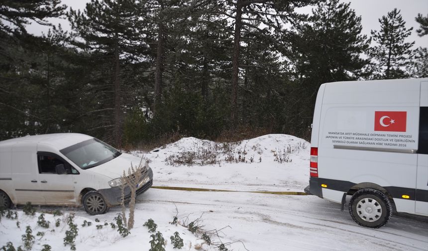 Uşak'ın kapı komşu Demirci'de mahsur kalan 3 avcı kurtarıldı