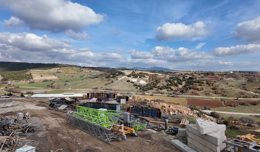 Uşak Dikilitaş Mahallesi'ne inşa edilen 466 TOKİ konutunun temeli atıldı