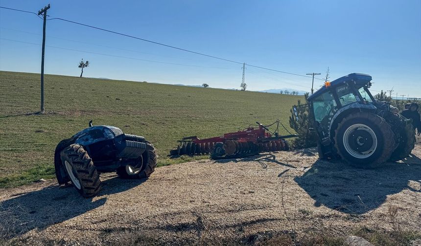 Uşak Ulubey yolundaki kazada traktör 2'ye bölündü!