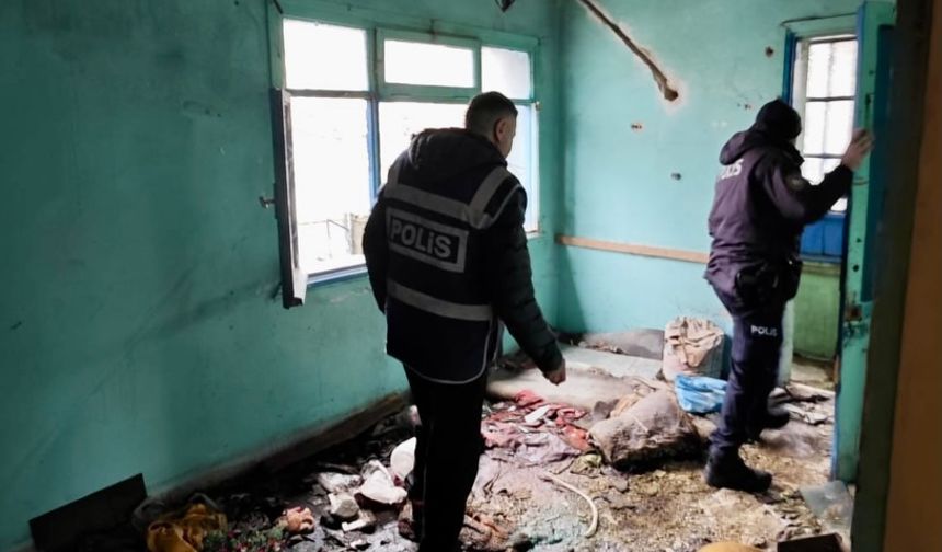 Uşak'ta okul çevrelerine yakın terk edilmiş binalar sürekli denetleniyor! Polis sürekli alarmda!