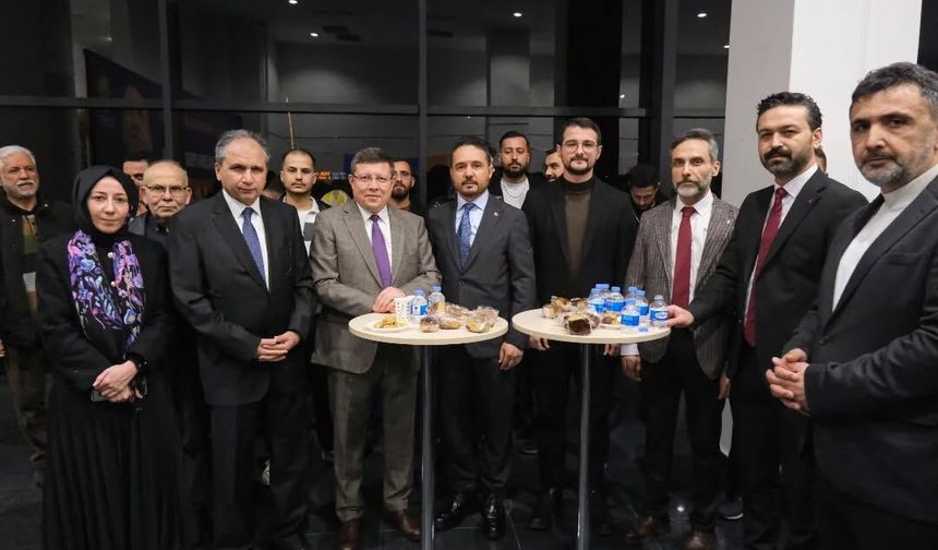 AK Parti Uşak İl Teşkilatı bayram programında buluştu