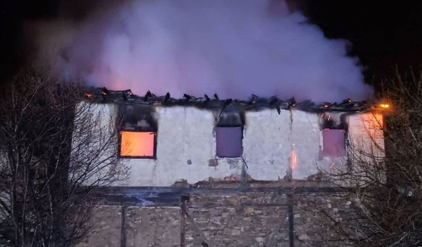 Uşak'ın Banaz ilçesine bağlı Yazıtepe köyünde yangın!