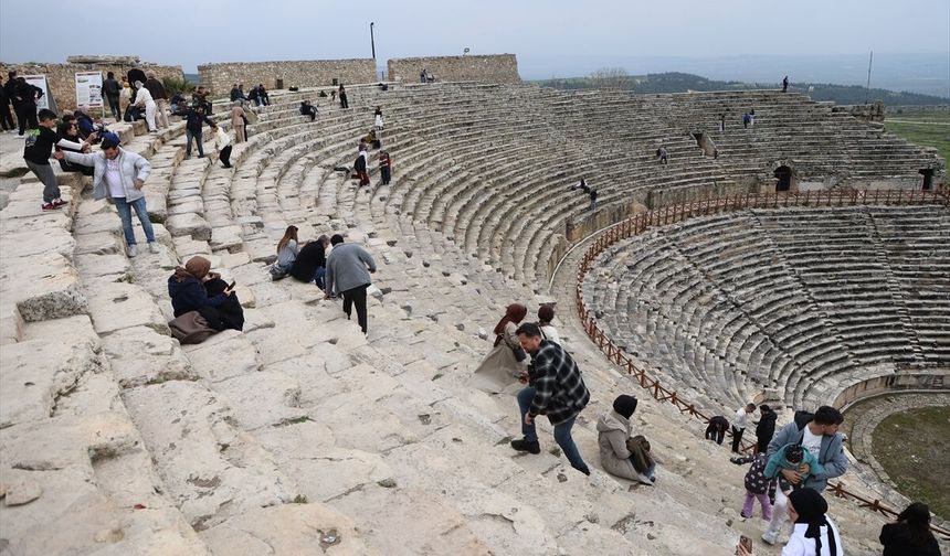 Uşak, Eskişehir ve Balıkesir gibi illerden Pamukkale'ye yoğun ilgi gösterildi