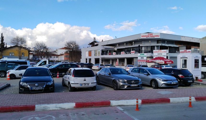 Yıkılan dükkanlarının yerine otopark kurulan Uşak'taki esnafa 1 kuruş dahi destek çıkılmadı!