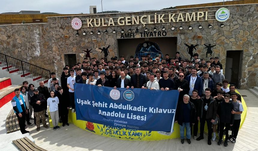 Uşak'ın gözde lisesi ŞAKAL'ın öğrencileri Kula'da sınava hazırlanıyorlar