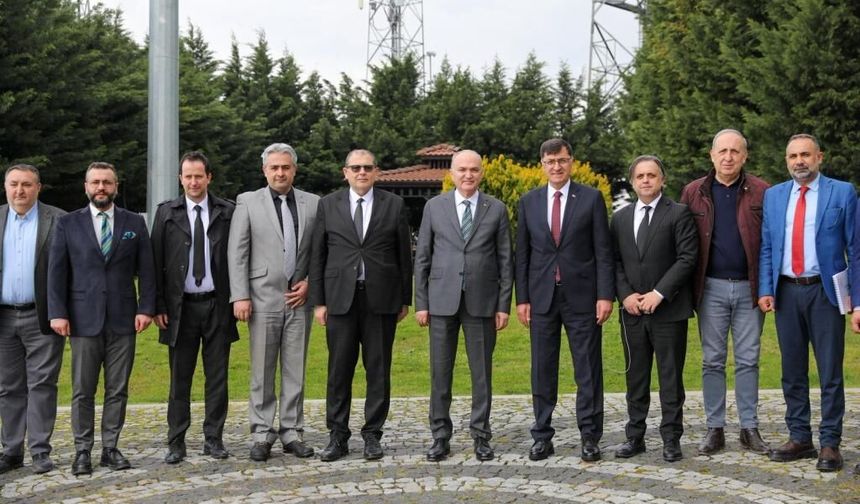 Kütahya Belediye Başkanı Kahveci, parti ayrımı gözetmeksiniz çalışmalarını sürdürüyor