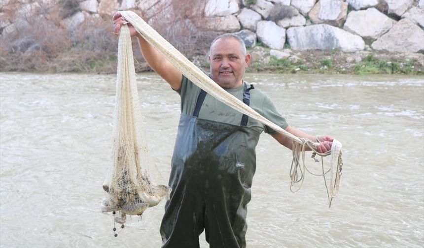 Uşak'tan balığa gidilen Çivril Kufi çayında seviye arttı, balıkçılar buraya koştu!