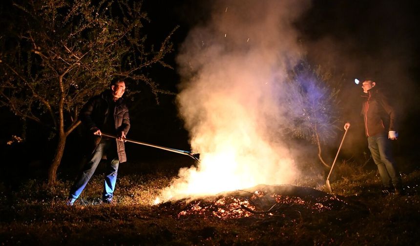 Uşak'ın komşusu Demirci'de don riski nedeniyle nöbet tuttular!