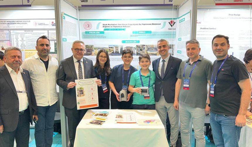 Uşak Turhan Akçay Bilim ve Sanat'taki öğrenciler Türkiye dereceleri yaptı!