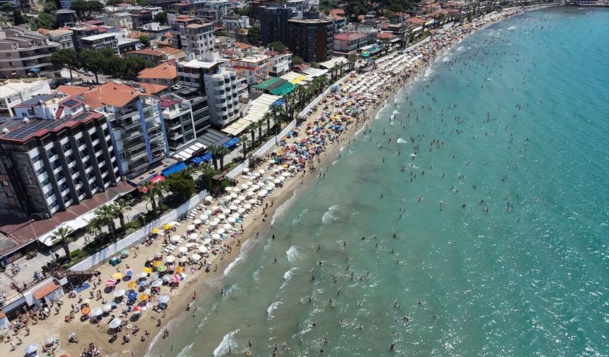 Kuşadası ve Didim'de yoğunluk var! Kurban Bayramı nedeniyle vatandaş kendini sahillere attı!
