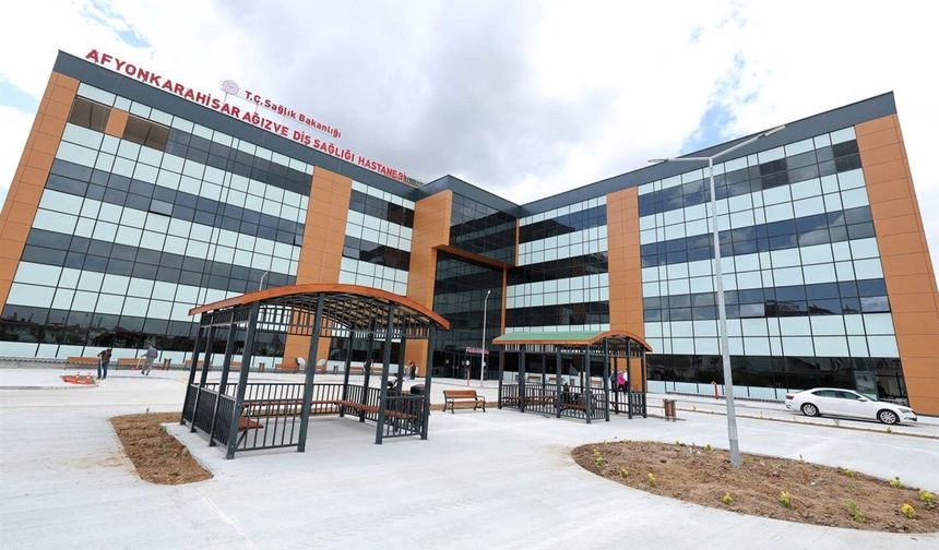 Uşak'tan hastaların tedavi için gittiği Afyon'un yeni diş hastanesi hasta kabulüne başladı