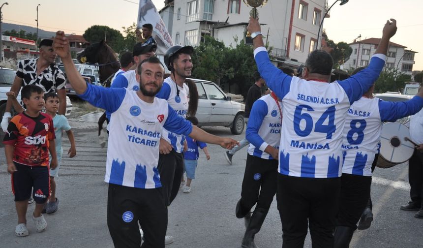 Selendi Atlı Cirit, yıllar sonra kupayı kaldırdı