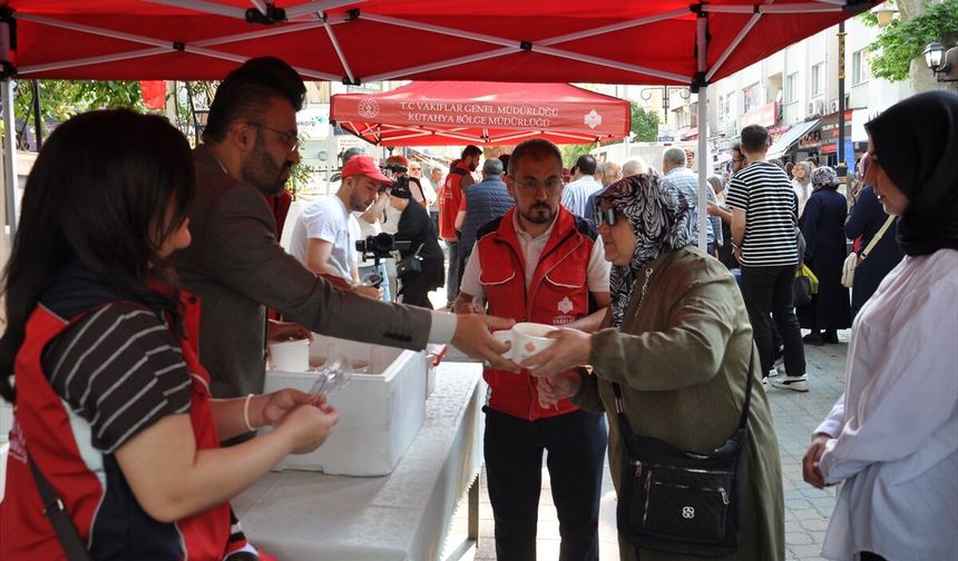 Uşak, Eskişehir, Kütahya ve Afyon'da aşure dağıttılar