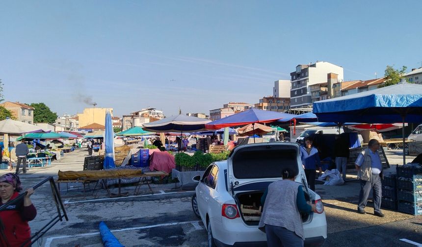 Uşak Çarşamba pazarının eski yerine taşınması, Ayakkabıcılar Çarşısı esnafını sevindirdi