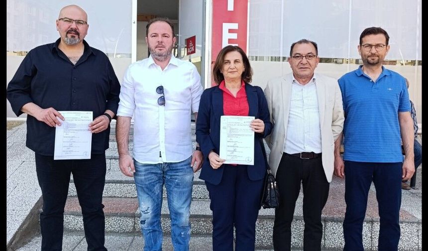 Uşak'taki kurultay delegeleri, Özgür Özel için noterden imza verdi